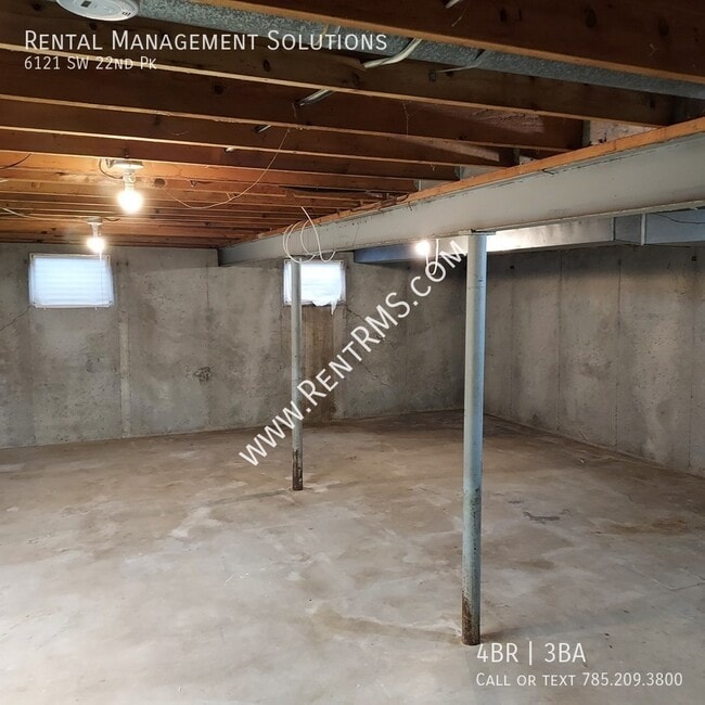 Building Photo - 6121 SW 22nd Park