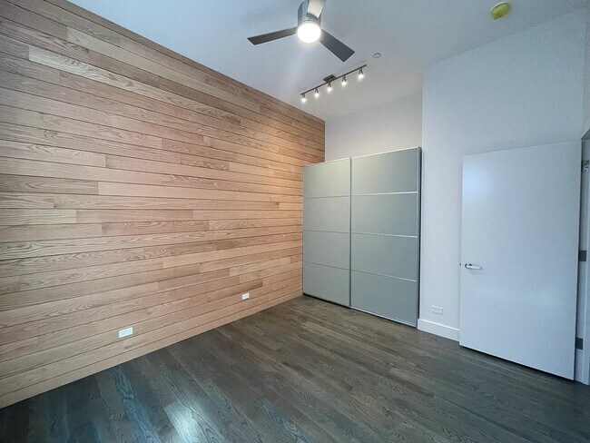 Building Photo - 1057 N Wolcott Ave