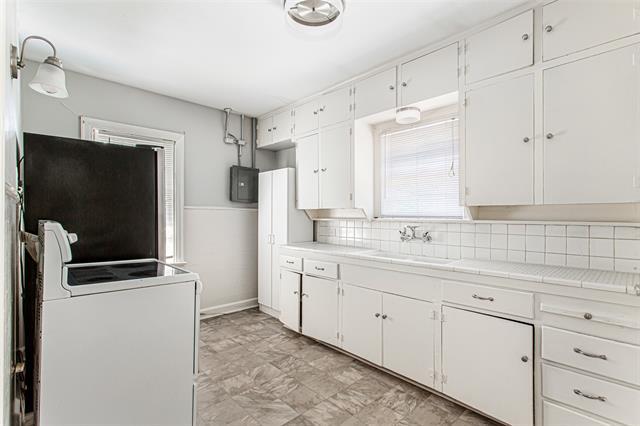 Building Photo - 5442 Longview St