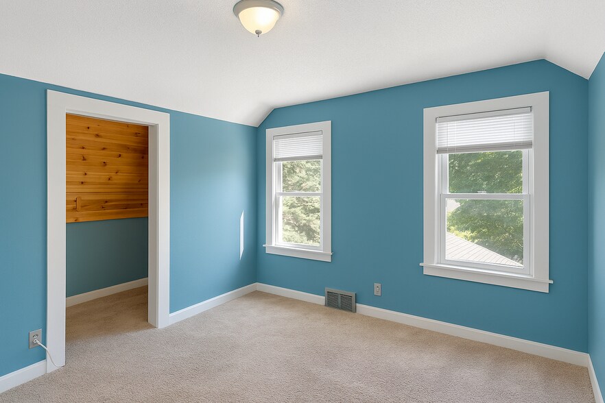 Building Photo - 2628 Ulysses St NE