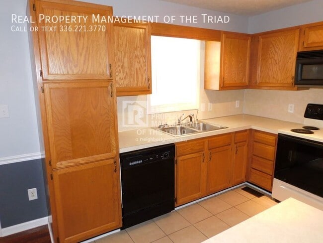 Building Photo - 13 Birchwood Ct