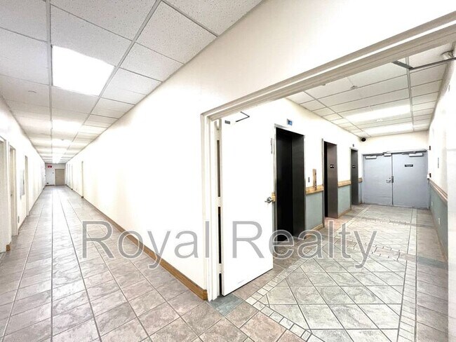 Building Photo - 1448 Young St