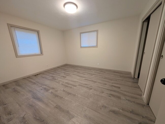 Building Photo - Fantastic 3 Bedroom Clarkston House with Fenced Backyard