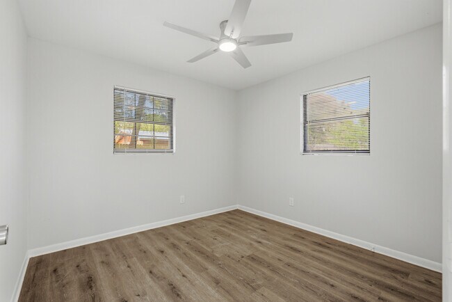 Building Photo - 2111 Bourget Dr