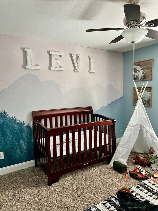 Building Photo - Pet Friendly Three Bedroom with Bonus!