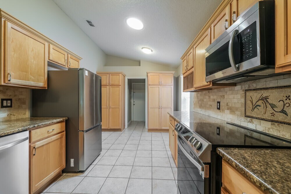 Building Photo - 128 Oak View Pl
