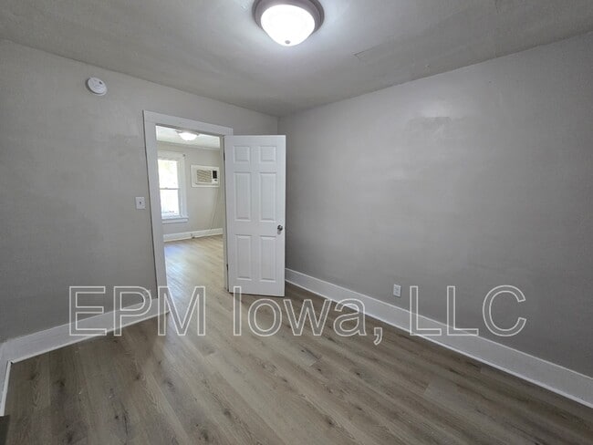 Building Photo - 518 Kern St