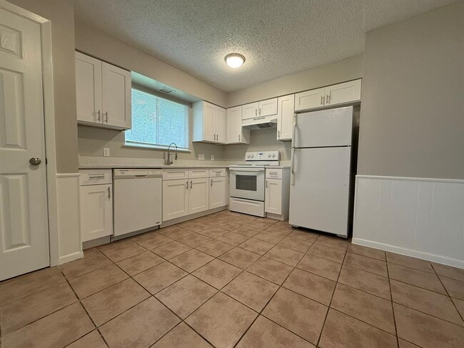 Building Photo - 12310 Willow Wild Dr