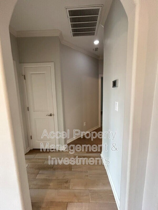 Building Photo - 8410 N 33rd Ln