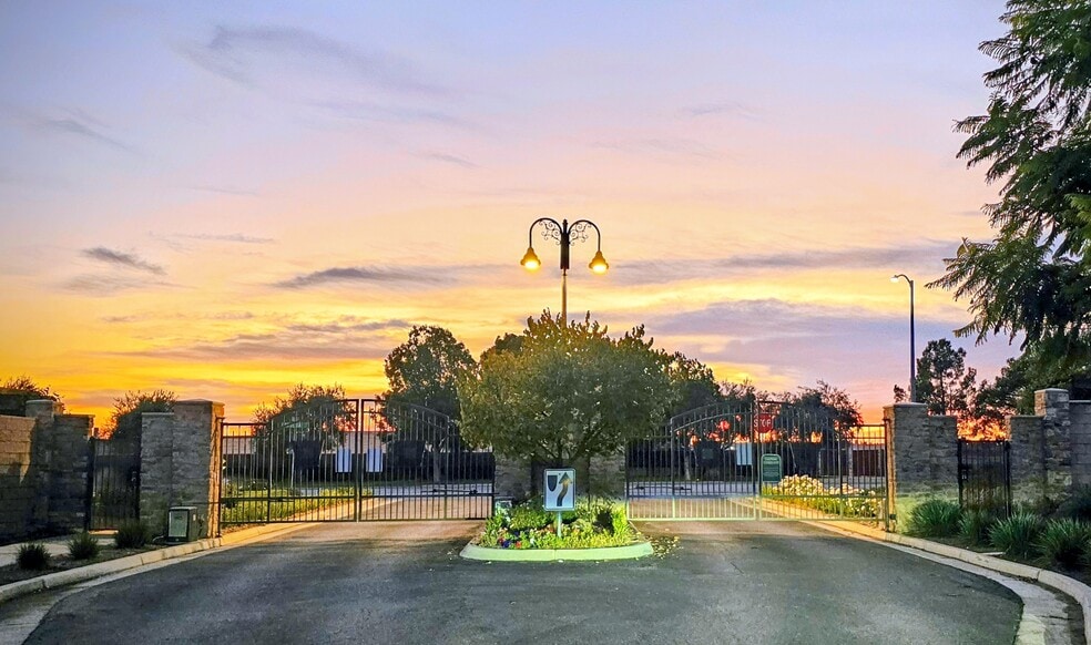 Building Photo - 10310 Spanish Moss Dr