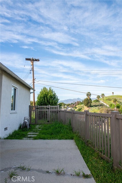 Building Photo - 1600 Trumbower Ave