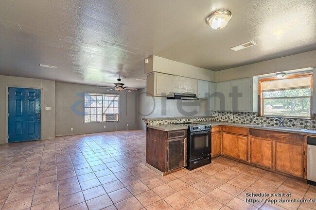 Building Photo - 7515 Carl Rd Ext
