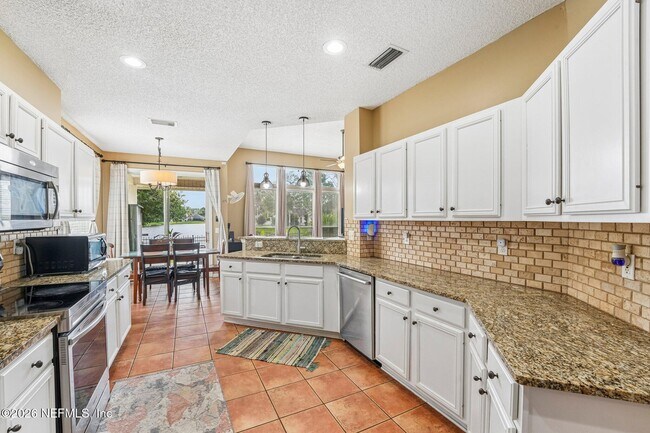 Building Photo - 1629 Sandy Springs Dr