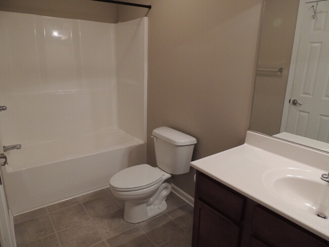 Building Photo - Stunning 3-Bed, 2-Bath Townhouse in West Knoxville