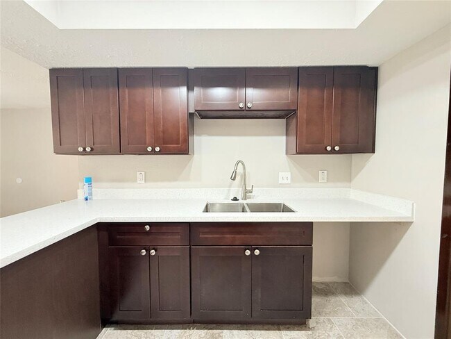 Building Photo - 6624 Westwick Dr