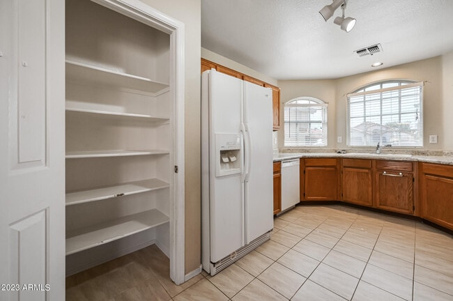 Building Photo - 7253 E Kiva Ave