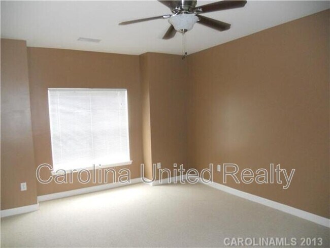 Building Photo - 10675 Hill Point Ct