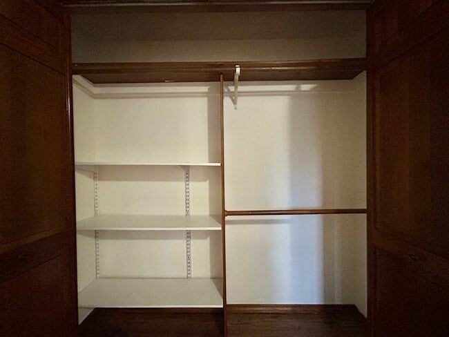 Building Photo - Timeless 5 Bed, 2.5 Bath Home - SW Beaverton