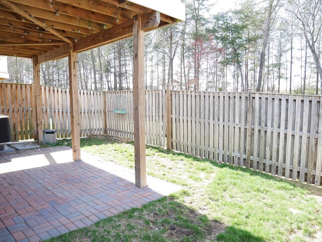 Building Photo - Gorgeous Townhome Located at Preserves at ...