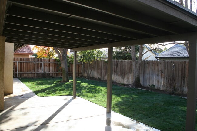 Building Photo - 703 Markham Way