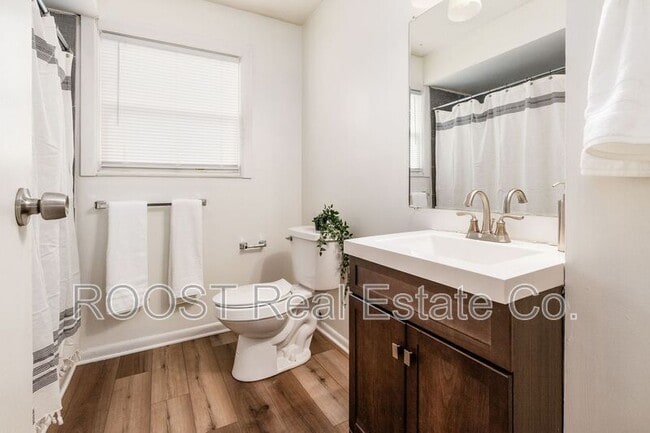 Building Photo - 1170 Bryden Rd