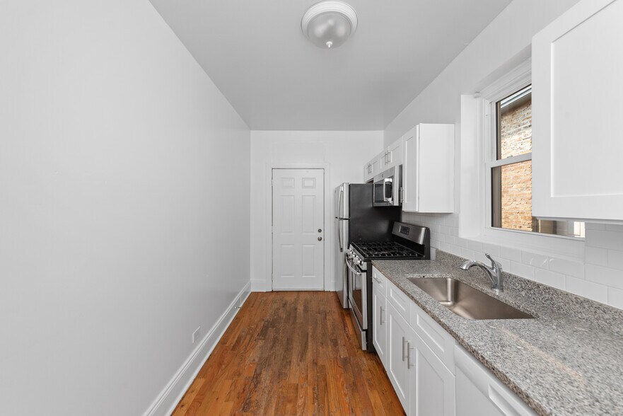 Building Photo - 2602 N Racine Ave
