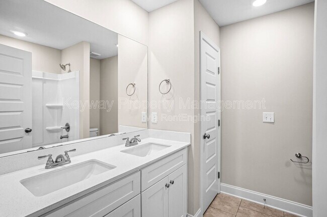 Building Photo - 3133 Venetian Dr