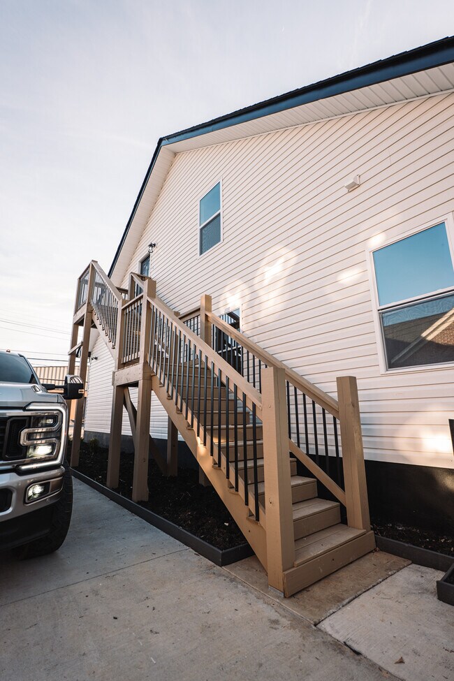 Building Photo - UNIT C