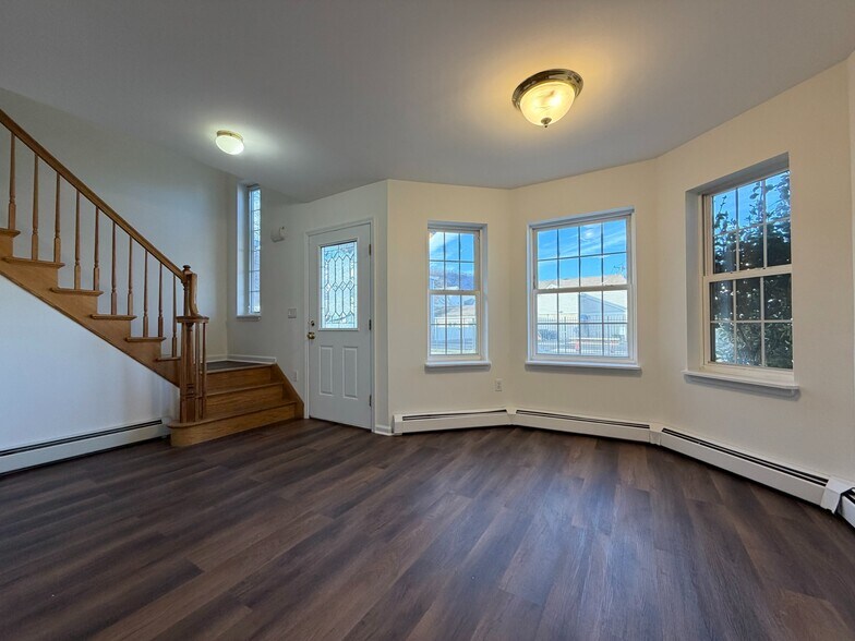 Building Photo - 36 Rockland St