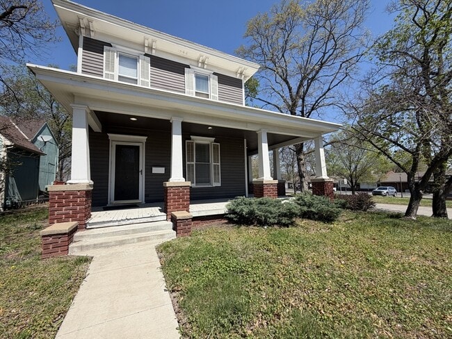 Building Photo - 845 Illinois St