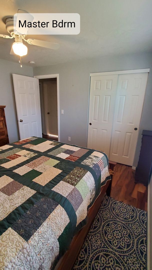 Building Photo - Charming 3 Bed, 2 Bath House with 2 Car Garage, Fenced Backyard and Central AC!