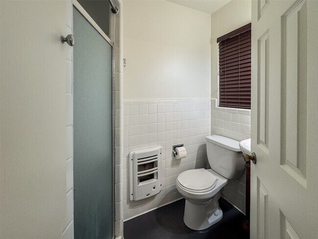 Building Photo - 3263 Bilglade Rd