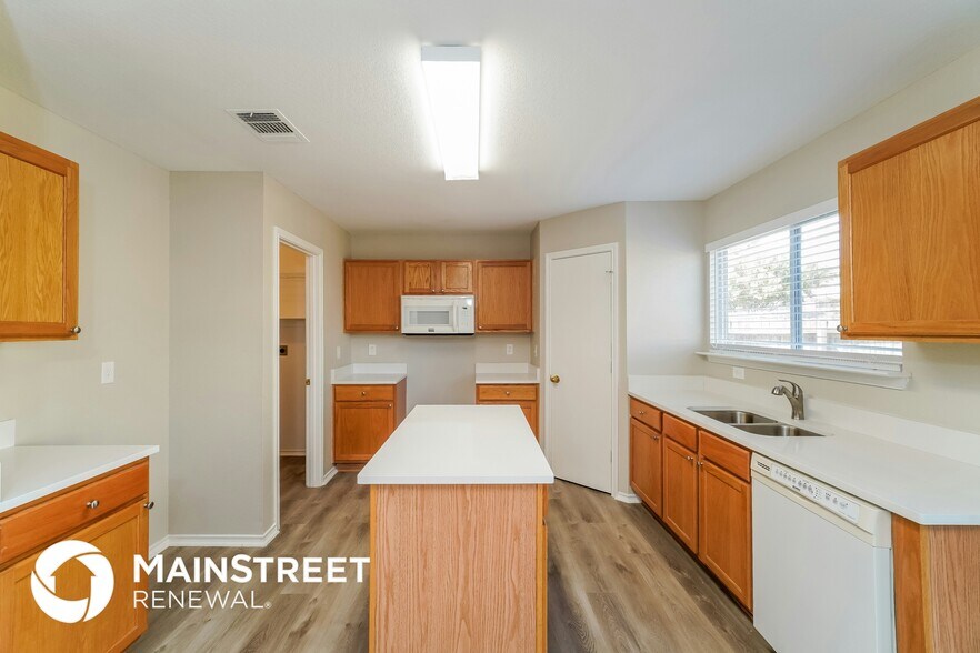 Building Photo - 11021 Geneva Sound