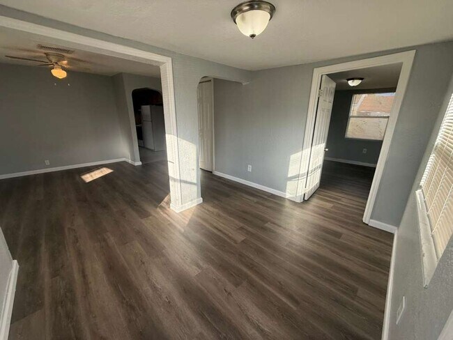 Building Photo - Cozy 3/1 House | Apply for FREE This Holiday Season!