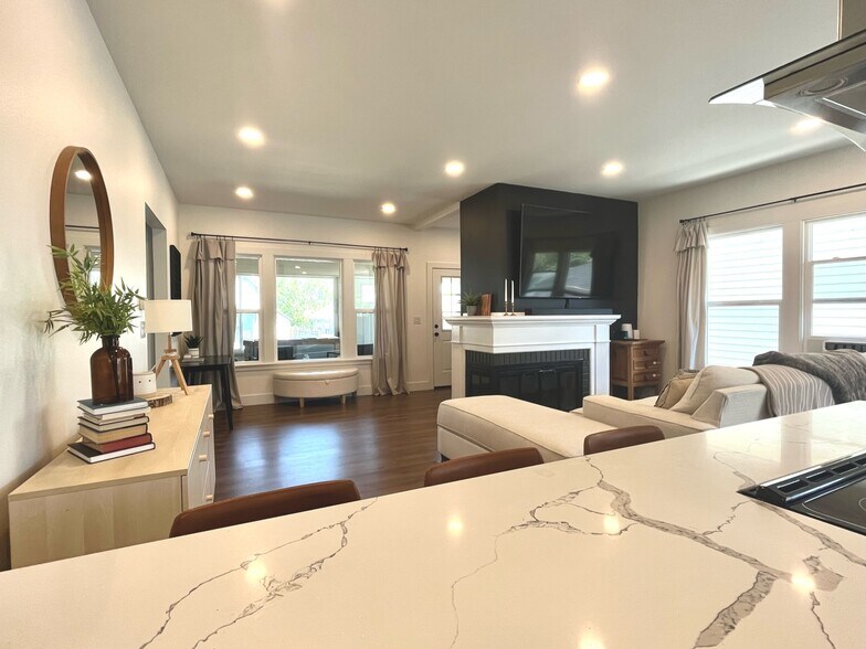 Main Kitchen/Living - 1227 7th St
