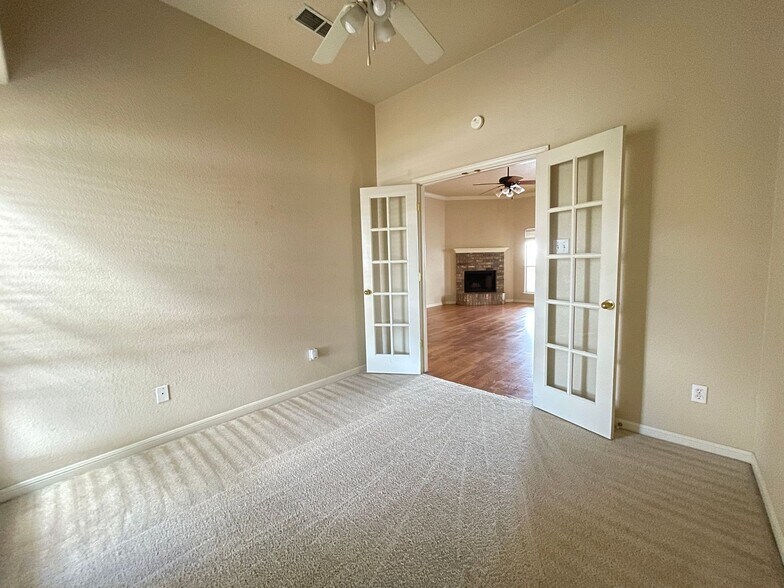 Building Photo - 6100 Alexus Dr