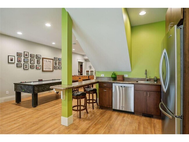 Building Photo - 4015 Wood End Dr