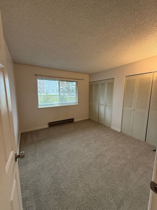 Building Photo - North Tacoma Townhome