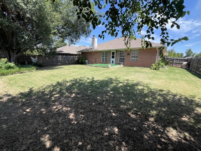 Building Photo - 401 Whitehouse Ln