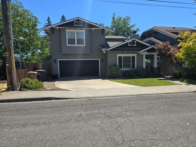 Building Photo - 3 bed 2.5 bath  Home for Rent in Grants Pass