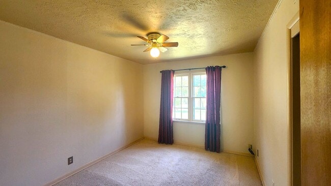 Building Photo - 3 Bed 1.5 Bath in the Coronado Heights 2nd Addn NW OKC