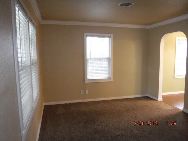 Building Photo - 905 Orange St