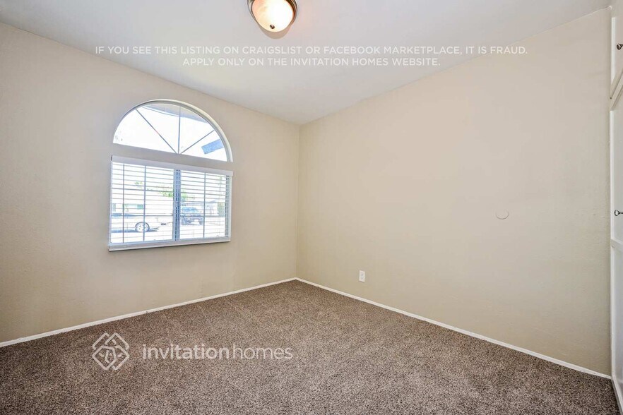 Building Photo - 212 E 185th St