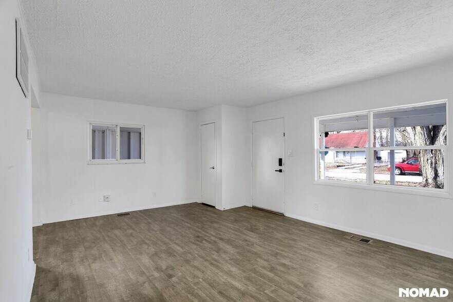 Building Photo - 878 Antwerp Rd