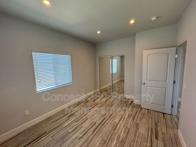 Building Photo - 1143 W 163rd St