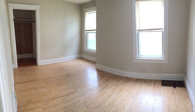 Building Photo - 642 Jackson St