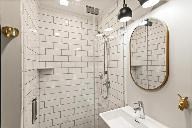 Building Photo - 473 Beacon St