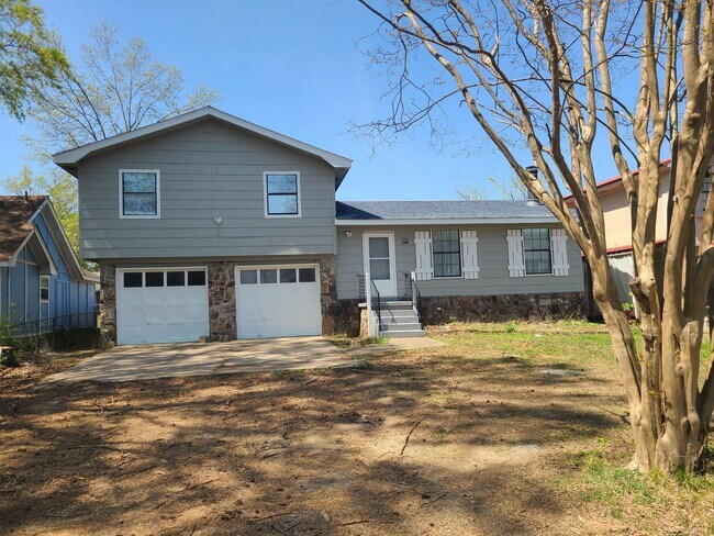 Building Photo - QUESTIONS PLEASE CONTACT LANCE GARNER 501-912-6020