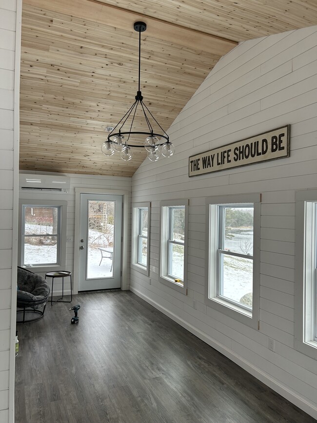 Building Photo - 641 Mariaville Rd