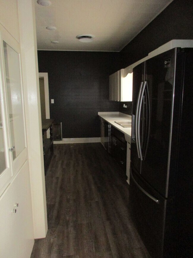 Building Photo - Charming Remodeled Home